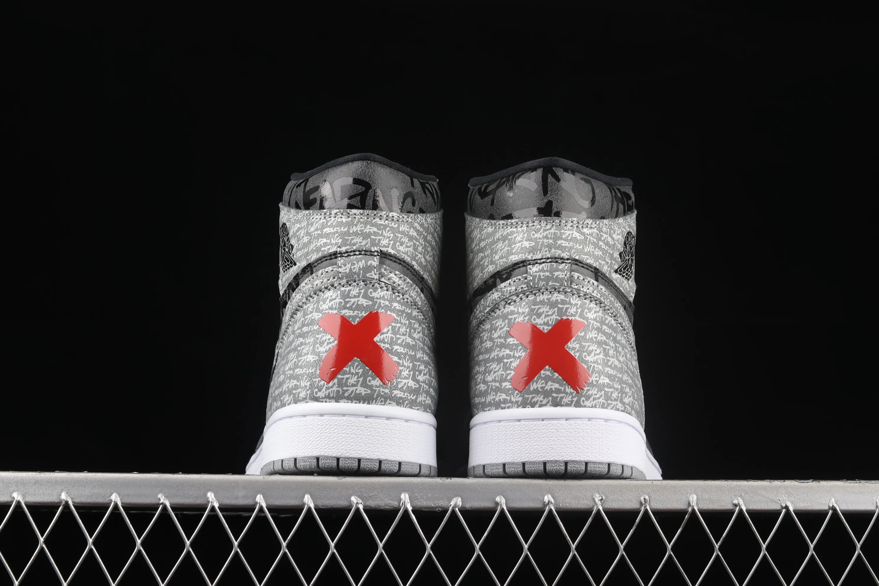All categories Air Jordan Jordan series basketball shoes Air Jordan 1 High Air Jordan 1 High OG "Rebellionaire" AJ1 Joe 1 black and gray banned "Rebelionaire" high-top basketball shoes 555088-036